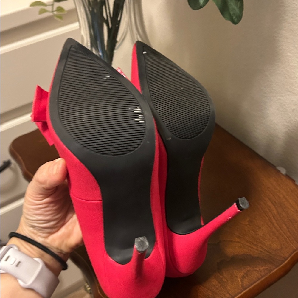 JustFab Vibrant Red Bow Heels - Picture 9 of 11